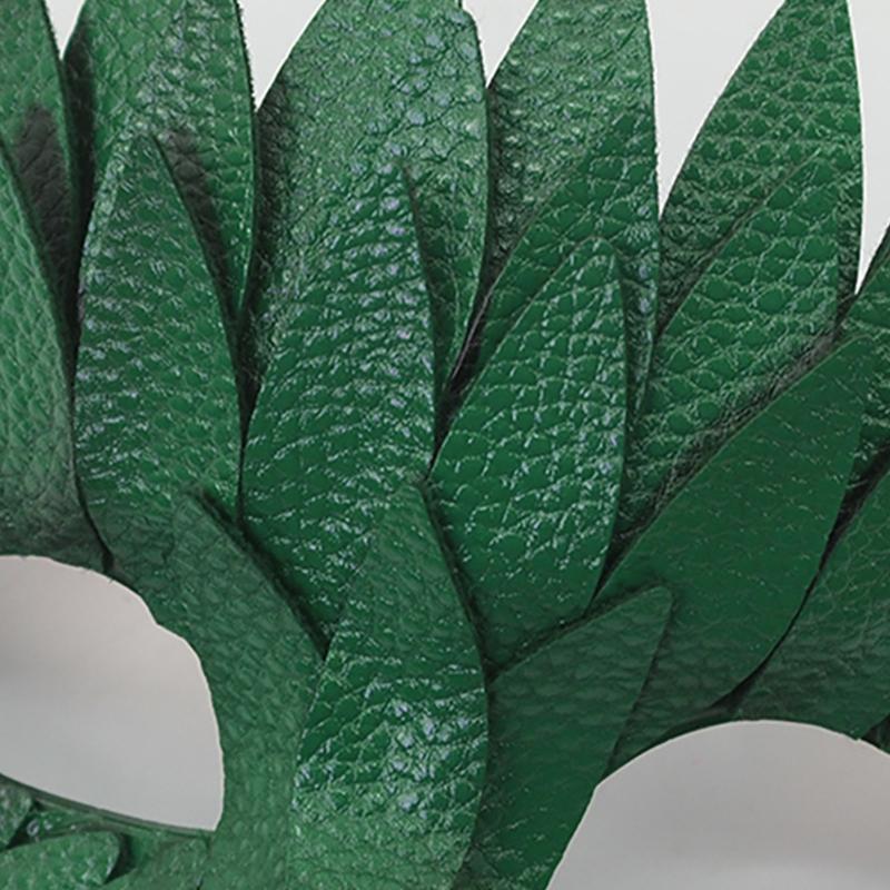 Unique Bird Beak Feather Style Half Face Mask Cosplay Accessory For Costume Parties Masquerades Theme Event