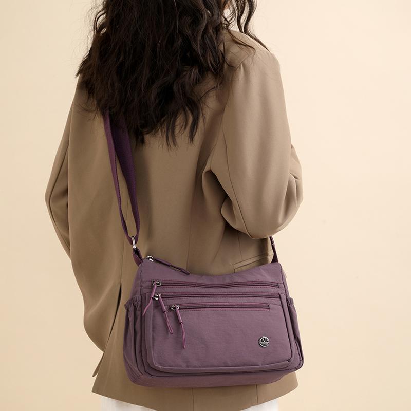 Dameskulderveske med stor kapasitet og lett vekt