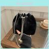 Vintage Koreanischer Stil Plüsch Eimer Tasche Modische Kette Detaillierte Umhängetasche In Schwarz Weiß Und Khaki Farben
