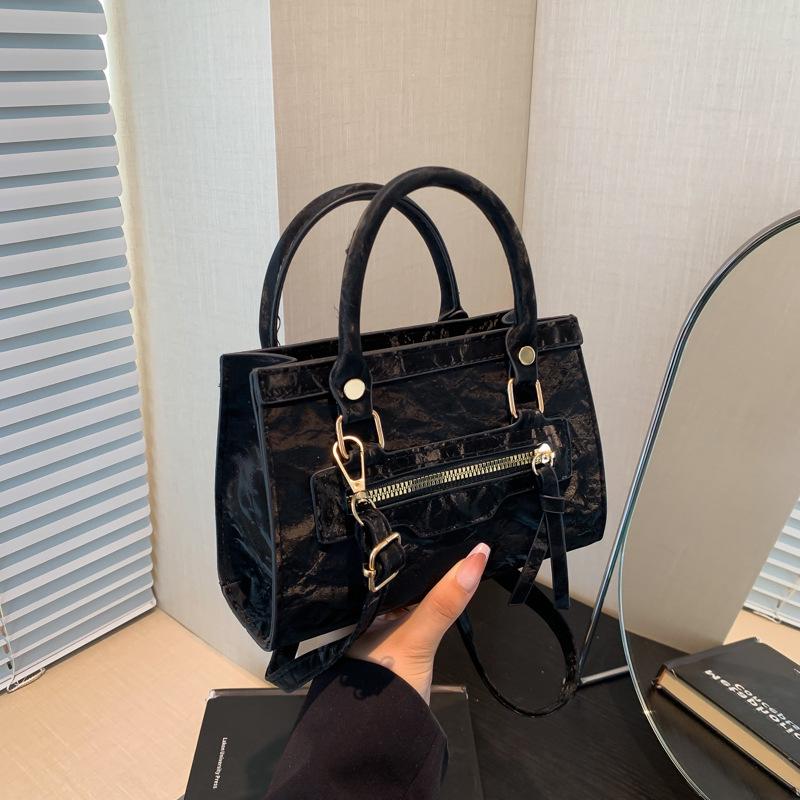 

Women s Spring 2025 Retro Crossbody Bag with Zipper Decoration - Sweet Korean Style білий