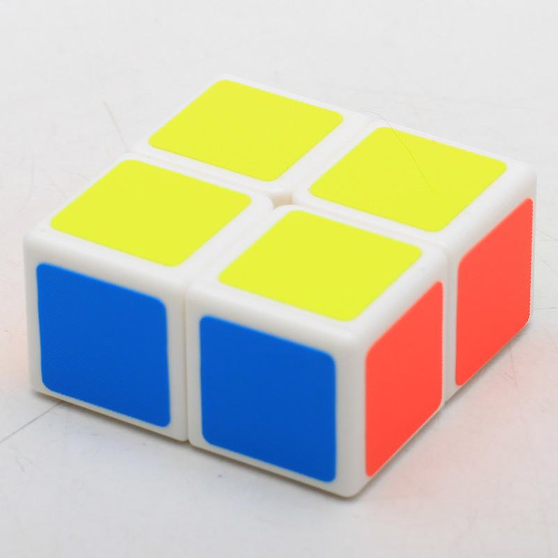 

Версия Mini ZCUBE 1x2x2 Speed ​​Cube Профессиональный волшебный треугольник в форме твиста Развивающие детские игрушки Рождественский подарок