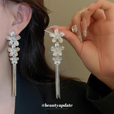 Silver Needle Metal Flower Tassel Earrings with Inlaid Diamonds - Elegant and Luxurious Design