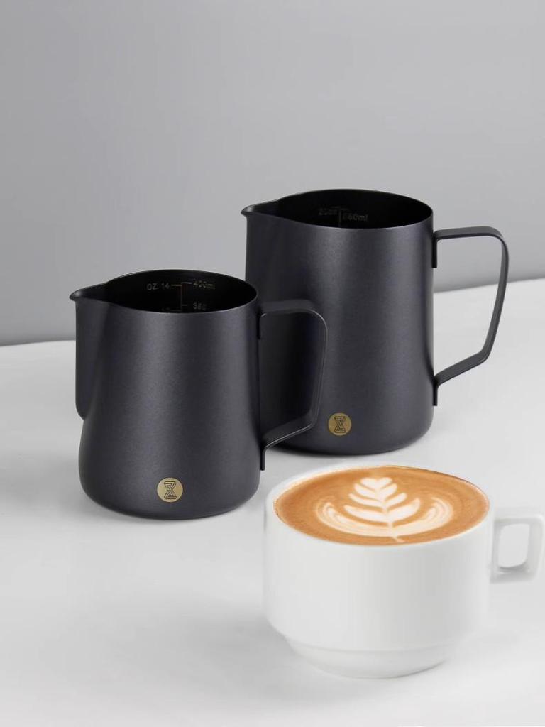 Thickened 304 Stainless Steel Latte Art Pitcher with Pointed Spout for Professional Milk Frothing.