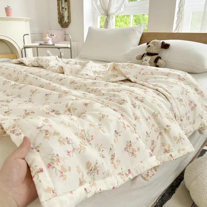 Cartoon Bear Printed Summer Quilt Lightweight Soft Cooling Blankets Machine Washable Single Double Size Thin Quilted Blanket