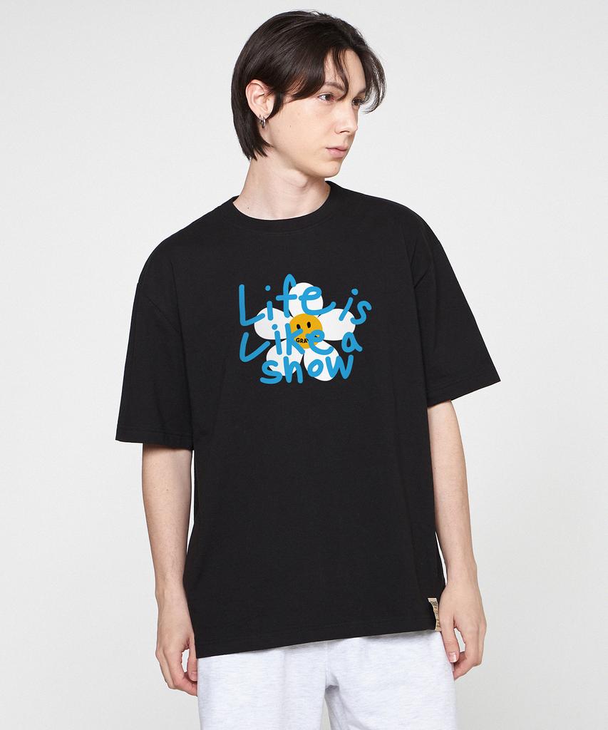 GRAVER [Unisex] Big Drawing Letter Flower Short Sleeve T-Shirt_Black/Blue Logo