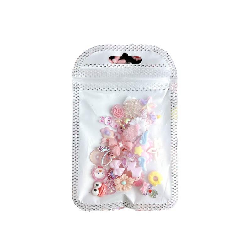 30 kusů růžových kreslených ozdob na nehty: Roztomilá žába, Mašle, Srdce, Květina, Poupě, Medvědí doplňky