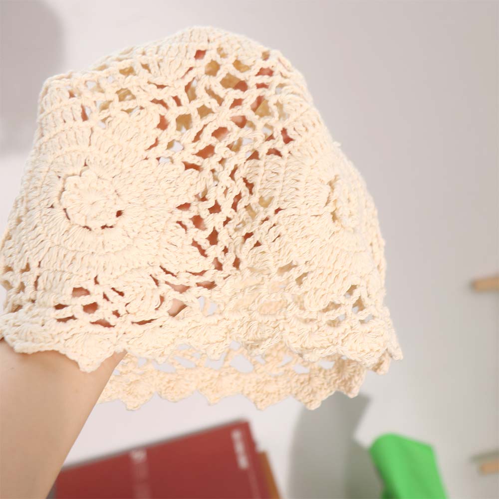 Ručně háčkovaná květinová čepice Tenká prolamovaná pletená čepice Roztomilé kulichy Čepice Dívky