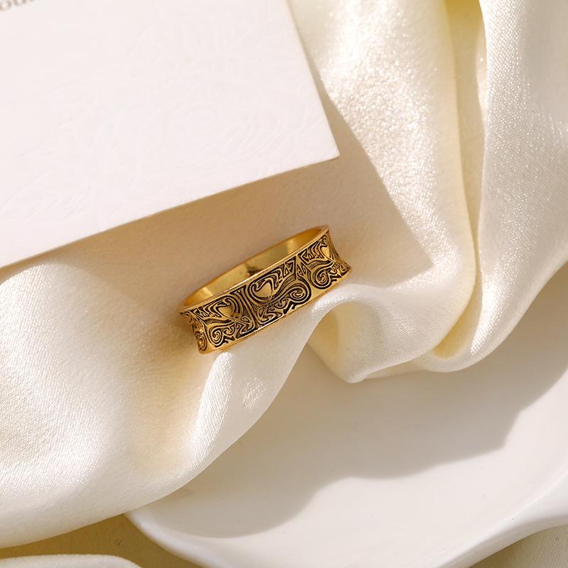 Huajie Vintage Herren Goldfarbe Gravurmuster Klassisch Bankett für Herren Ring Einzigartiges Temperament Trend