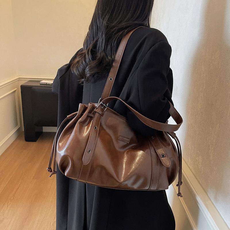 Autumn and Winter Retro Large-capacity Underarm Bag Women's 2025 New Simple Casual Tote Bag Versatile Shoulder Bag