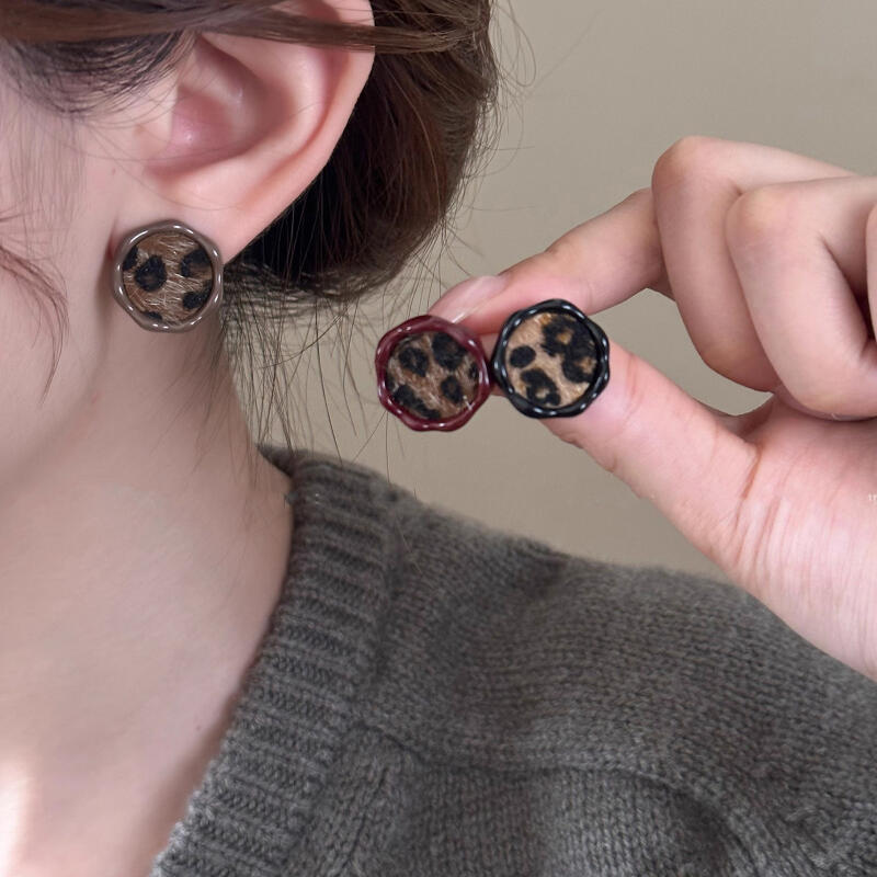2026 Fashion Leopard Print Round Stud Earrings for Women Girl Exquisite Compact Small Earrings Daily Commute Jewelry Accessories