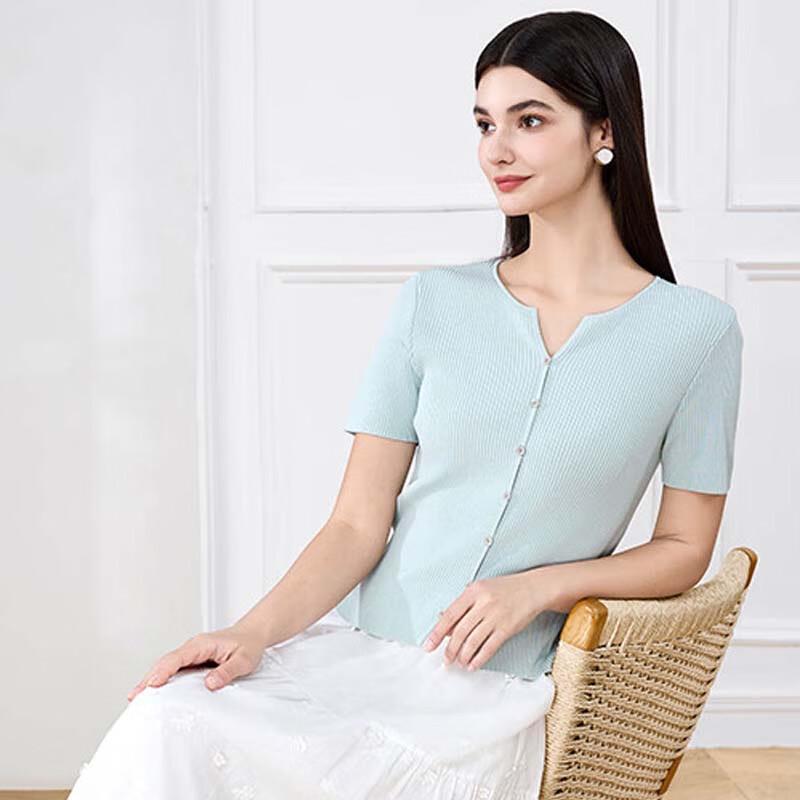 

JESSIE Women s Slim-Fit Short Sleeve V-Neck Knit Top L