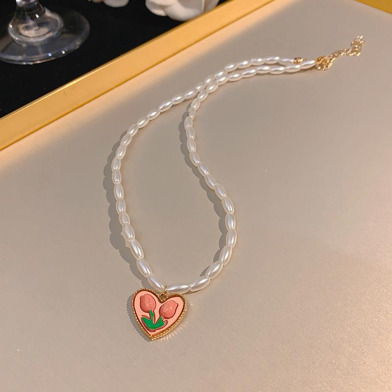 Baroque Pearl Necklace Women's Niche Light Luxury Versatile Love Beaded Collarbone Chain Temperament Pendant Wind