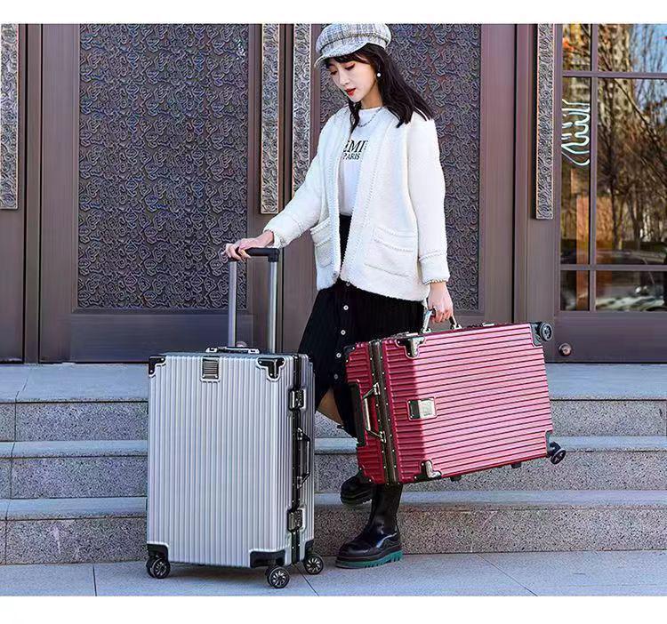 24" Large Capacity Aluminum Frame Travel Suitcase with Pull-handle and Universal Wheels for Students and Tourists