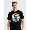 Herren schwarzes Kurzarm-T-Shirt mit Rundhalsausschnitt und vintage Marcel Patulacci Porträt-Grafik, weiches Baumwollgefühl, lockere Passform für lässigen Streetwear