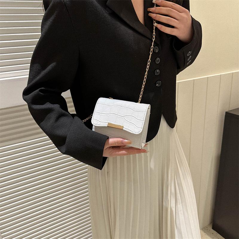 Simple Texture Messenger Small Square Bag Women's Bag New 2025 Korean Version Lacquered Crocodile Pattern Shoulder Armpit Bag Chain Bag