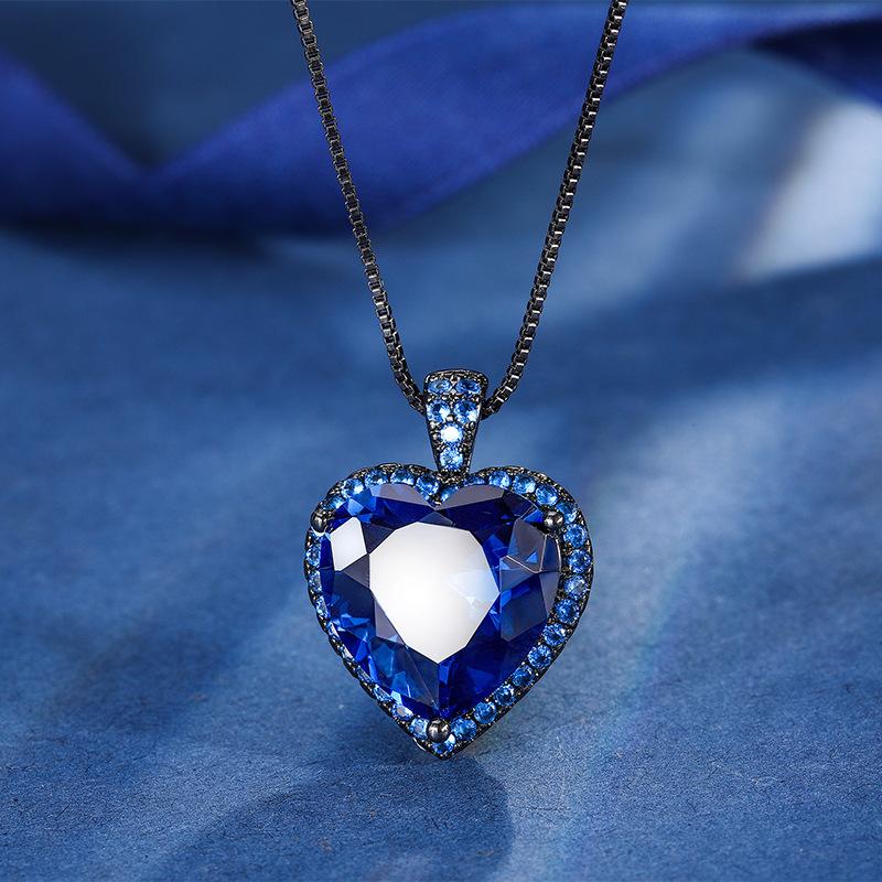 

Jewelry Copper Bottom Gold-Plated Simulation Color Red Corundum Blue Pointed Crystal Heart-Shaped Pendant Women 15 * 15