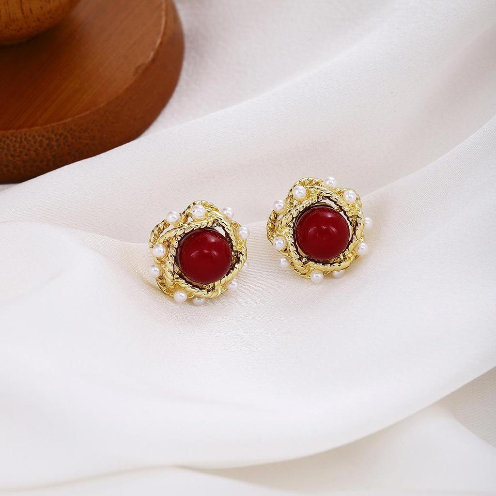 Silver Needle Red Heart Pearl Drip Stud Earrings: French Retro Vintage Ear Cuffs for Autumn and Winter.