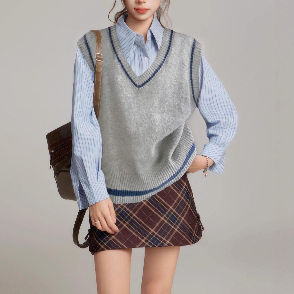 Gray V-neck Korean Style Knit Vest: Women's Sleeveless Sweater for Spring, Autumn, and Winter Layering.