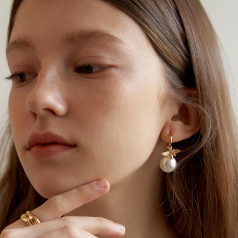 TATIANA Honey Bee Pearl Surgical Ring Earring_EC1674