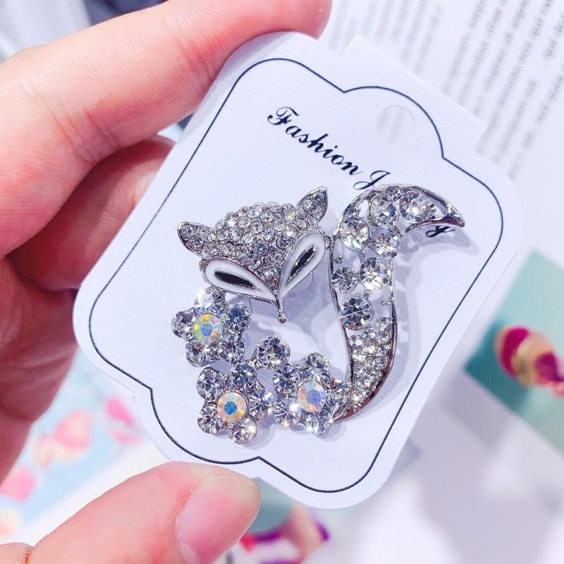 1PC Shiny Crystal Rhinestone Fox Brooch with Floral Accents for Women