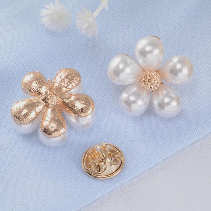 Korean-Style Pearl Flower Cardigan Brooch - Luxury Women's Summer Accessory