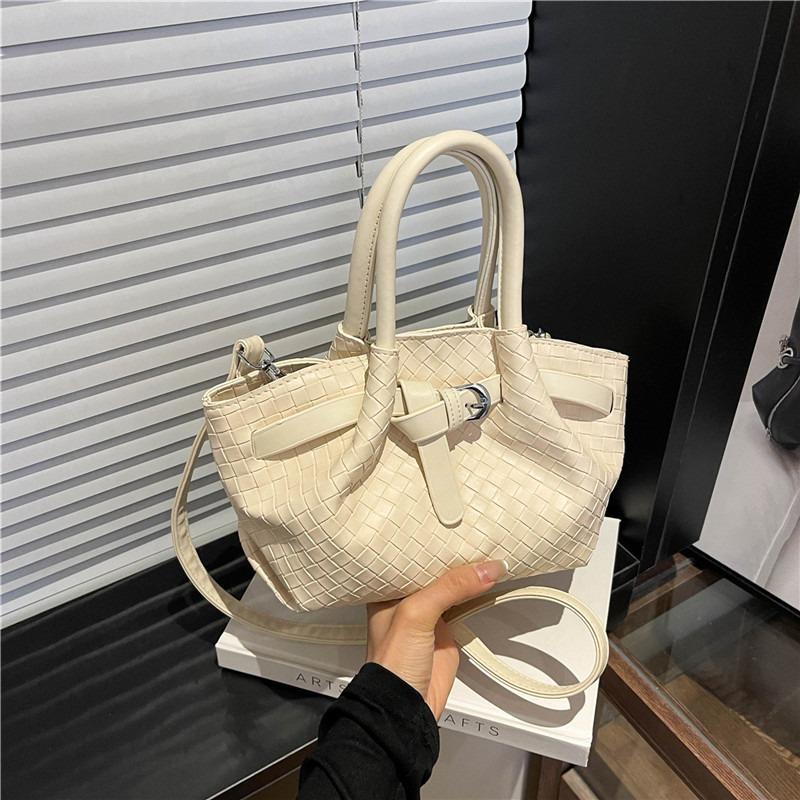 Summer small bag women's new fashion versatile messenger bag portable bucket bag small bag