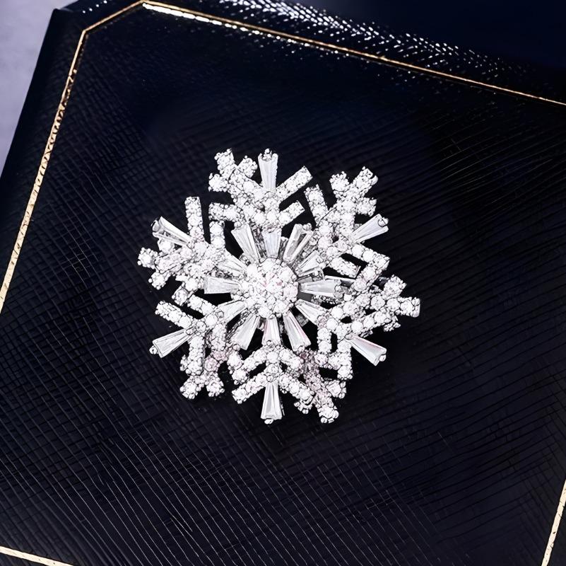 Luxurious and Auspicious Brooch High-end Women's Exquisite Rotating Snowflake Brooch Niche Design Sense Corsage Suit Accessory