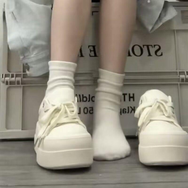 Vastag talpú fehér női tornacipők, új 2025 tavaszi/őszi stílus, magasságnövelő, alkalmi és sokoldalú sneaker deszkás cipő