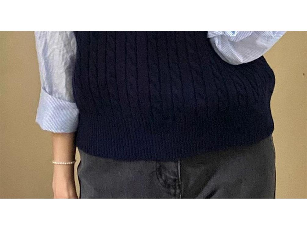 Women's College-Style Cable Knit V-Neck Embroidered Layering Vest