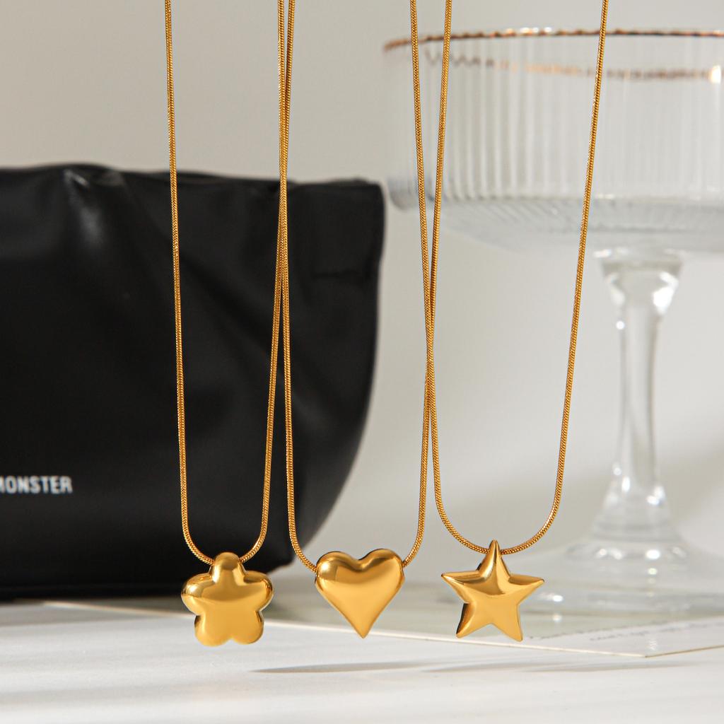 Euro-American Ins style 18k gold stainless steel heart star pendant light luxury high-end clavicle chain necklace