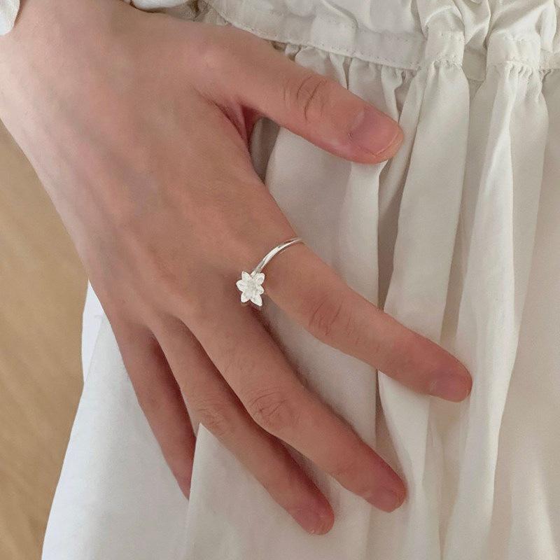 Exquisite Adjustable Hyacinth Lily Flower Ring for Women – Fashionable Open Index Finger Style