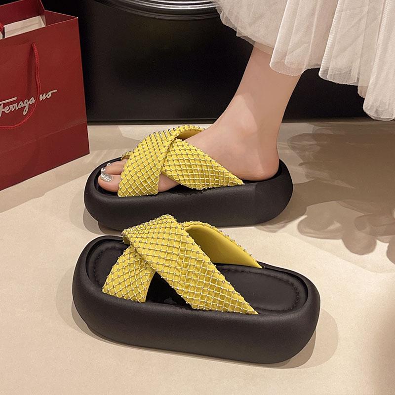 Fashion Shoes Woman 2025 Slippers Summer Shale Female Beach Platform Glitter Slides Pantofle Fashion Sabot Jelly New Luxury Crystal