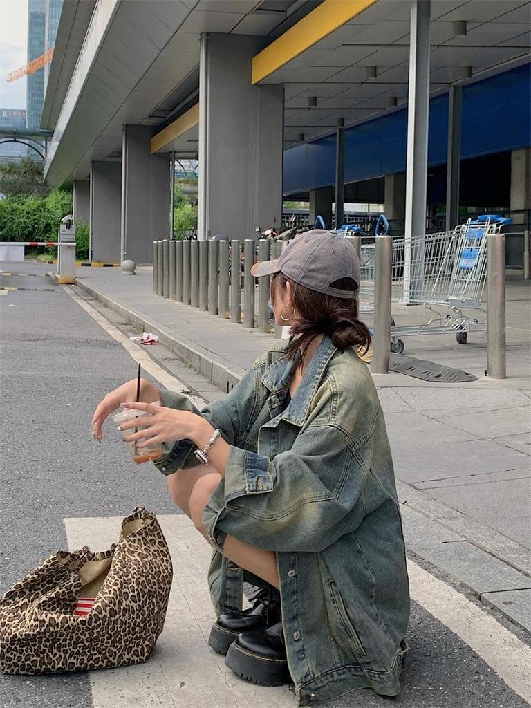 Women's Washed Retro American Denim Jacket - Trendy High Street Style, Unisex, Versatile for Spring & Autumn 2025, Korean-Inspired.