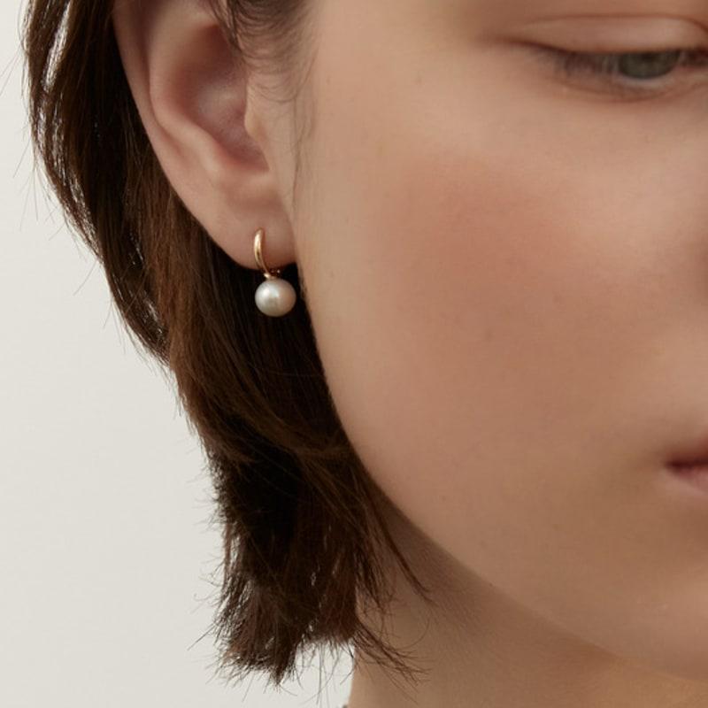 LUNNE 14k Grace Freshwater Pearl One-Touch Hoop Earrings (14k Gold) #LFE22