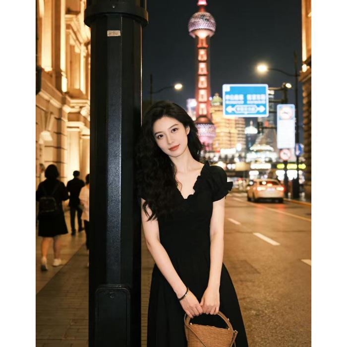 French retro V-neck bubble sleeve dress women s summer fashion Hepburn style temperament waist thin black dress S