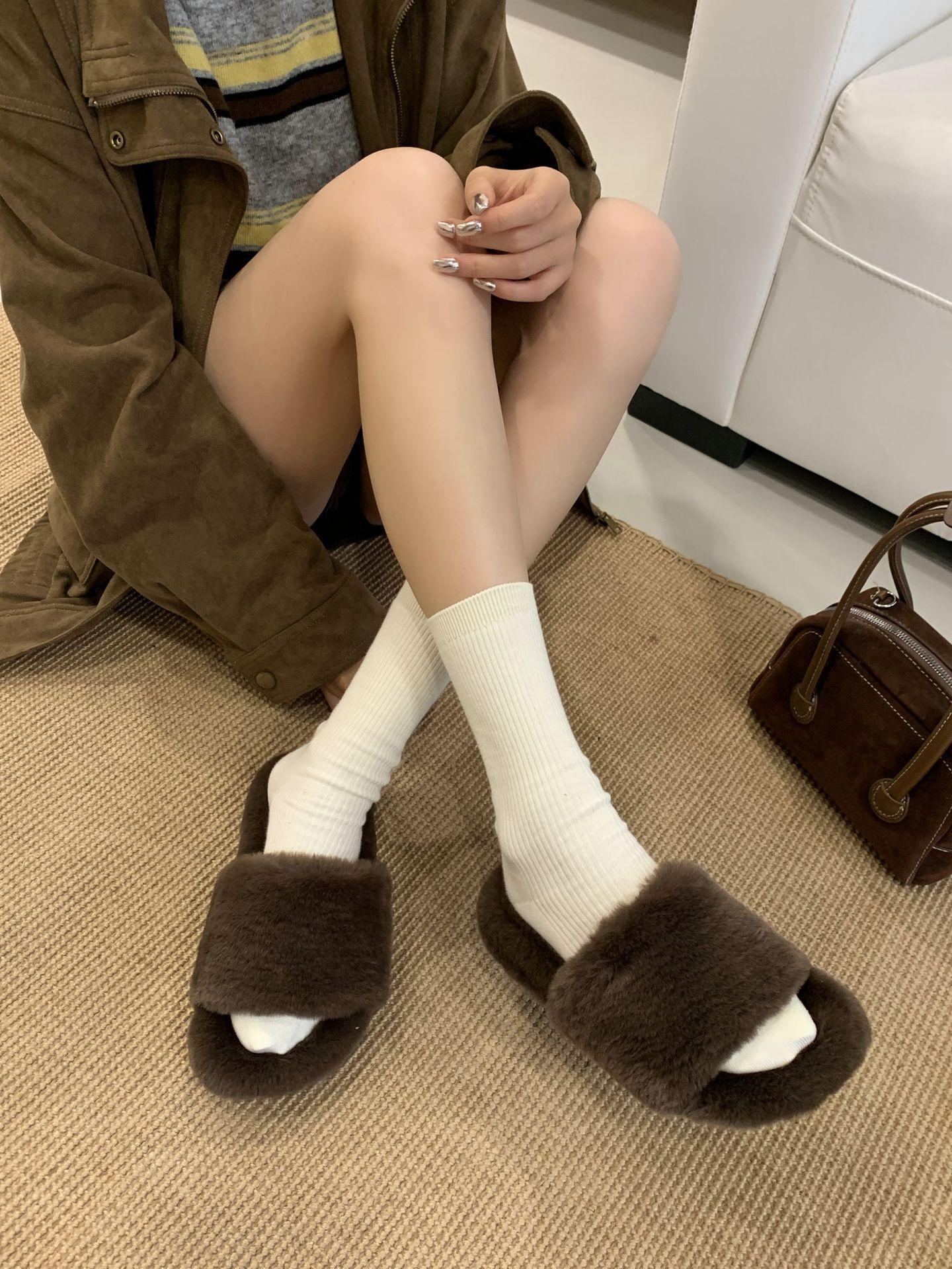 

French open-toed one-word fluffy slippers for women to wear 2025 autumn and winter new gentle evening wind lazy cotton slippers for women 39 кофейный