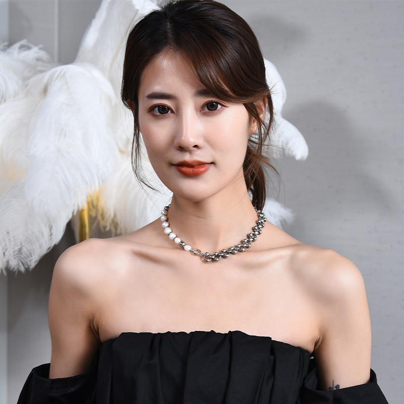 Stylish Natural Baroque Pearl Choker Necklace For Women With Unique Design And Elegant Aesthetic