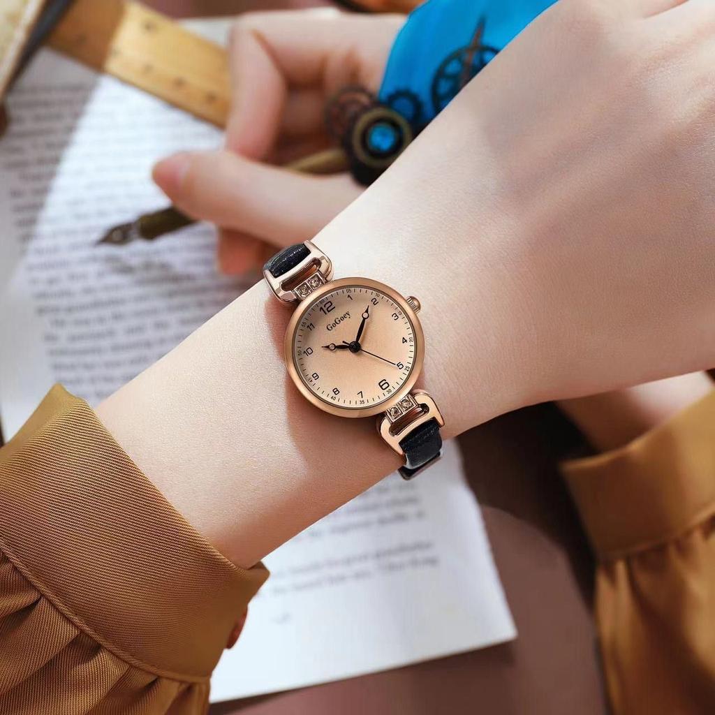 Watch Female Retro British Style Niche Light Luxury Fashion High Sense Female Student Round Digital Belt Compact