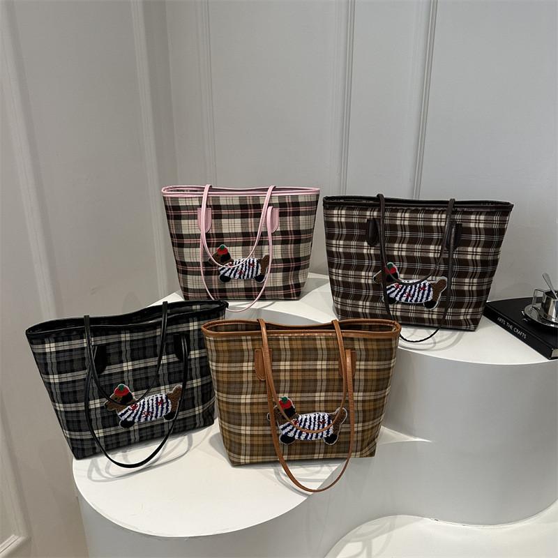 Chic Urban Minimalist Large Tote Handbag For Women Featuring Trendy Plaid Design