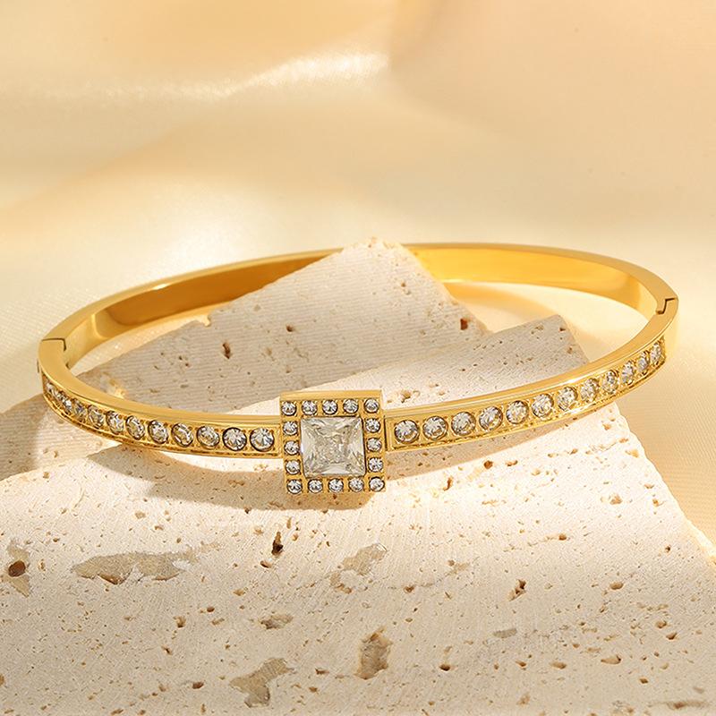 Light Luxury and High-end Square Female Emerald Baby's Breath Bracelet Bracelet