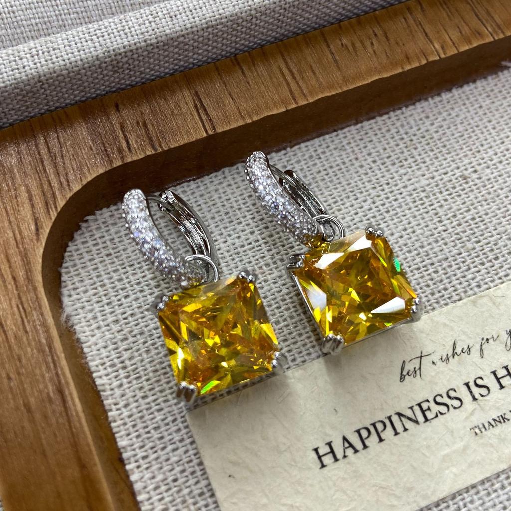 Light Luxury Quadrilateral Goose Yellow High Carbon Diamond Necklace Full Of Zircon Heavy Industry Collarbone Chain Set Female