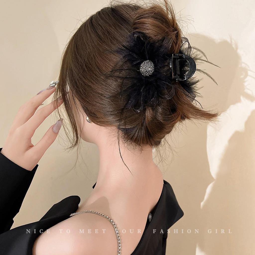 High-Grade Feather and Ostrich Hair Shark Clip for Autumn/Winter - Elegant Ponytail Headdress