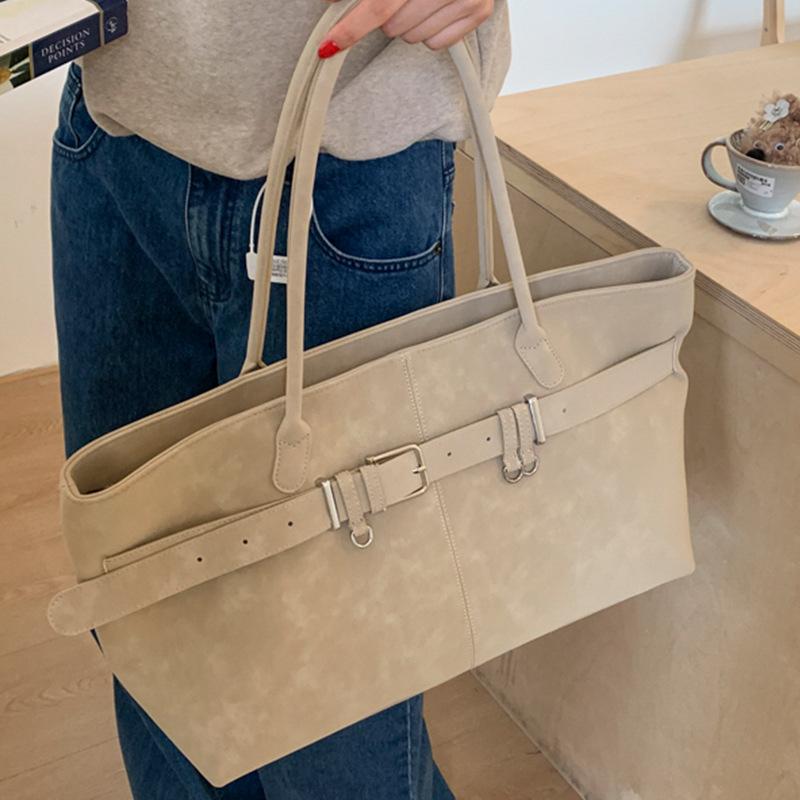 New Large Capacity Underarm Women's Bag, Fashionable Belt Buckle, Retro Shoulder Bag, Stylish Commuting Niche Handbag
