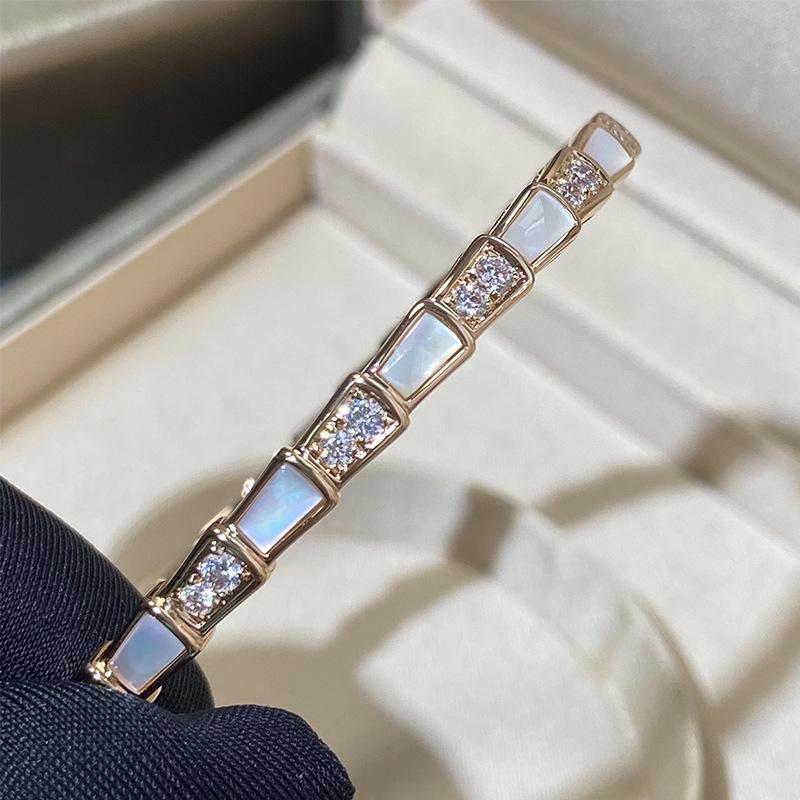 Baojia V Gold Electroplated Mother-of-Pearl Pendant Necklace