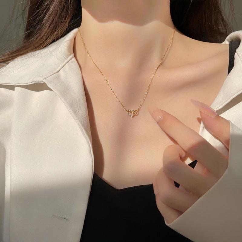 Korean Version of Zircon Circle Love Necklace Sweet Temperament Hollow Peach Heart Clavicle Chain Personalized Women