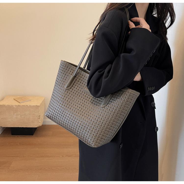 Commuter to work portable large-capacity bag women's new simple casual fashion shoulder bag