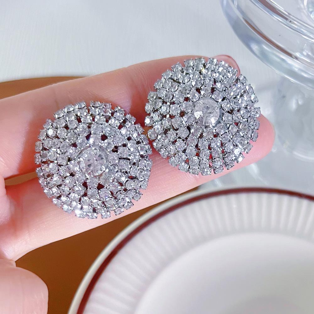 

Серьги 2024 года с полными бриллиантами, подчеркивающие индивидуальность: Трендовый, Высококлассный, Простой Холодный Стиль для Женщин