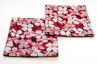 Set mit 2 japanischen Brokat-Kimono-Untersetzern (Hanayagi)