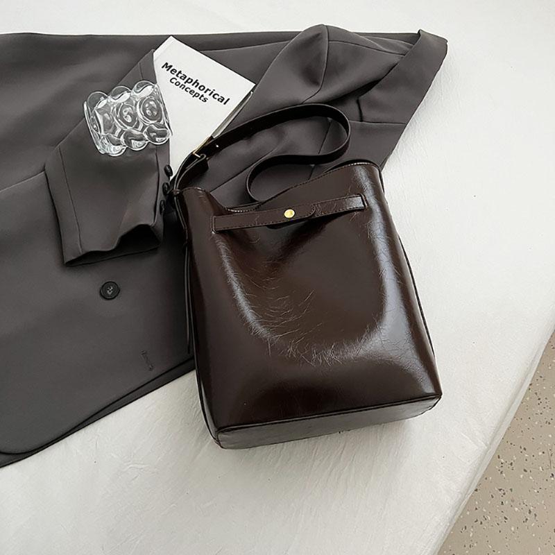 

Высококачественная глянцевая лакированная кожаная текстурная сумка через плечо для женщин, новая модная простая сумка-ведро большой емкости, сумка-ведро Pop Crossbody S (21X22X9)