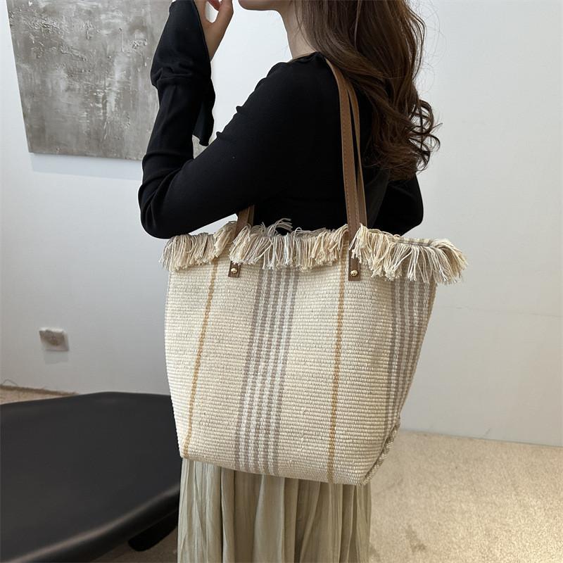 Stylish Large Capacity Canvas Tote Bag For Students Class Commuter Trendy Handbag